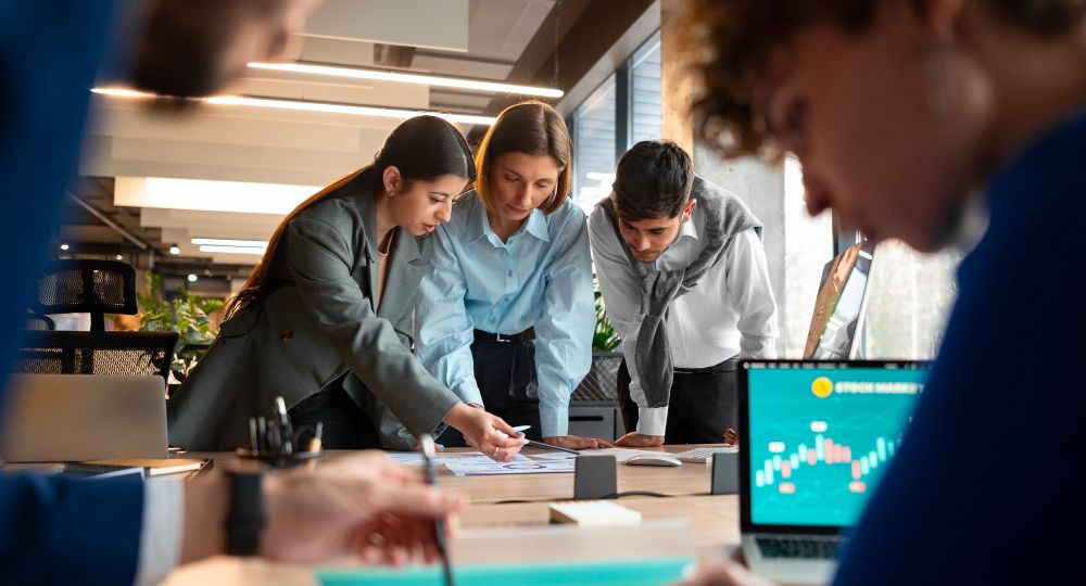 Pasos esenciales para convertir tu startup en un líder del sector en 6 meses
