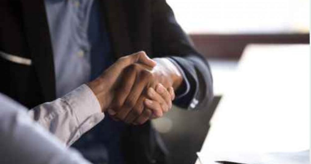 El 'pacto de socios' suicida: la cláusula legal oculta que puede echarte de tu propia empresa justo cuando empieza a tener éxito