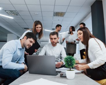 El "efecto burn-rate": por qué escalar el equipo de ventas antes de validar el Product-Market Fit es el suicidio más común en España